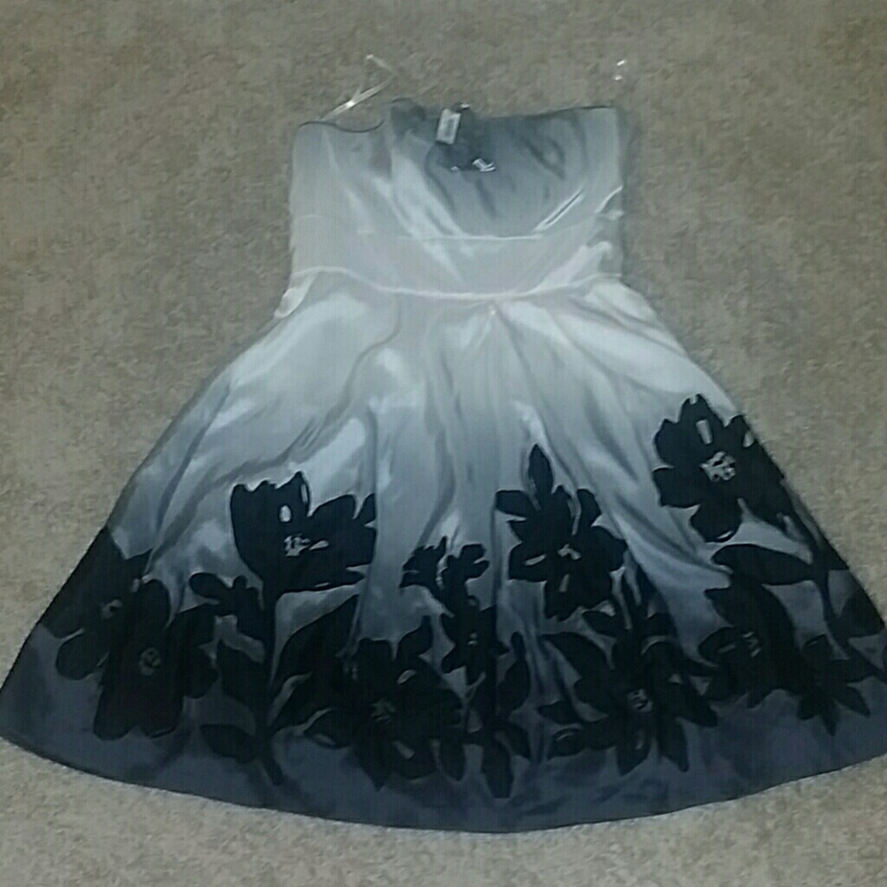 Dress - Picture 3 of 3